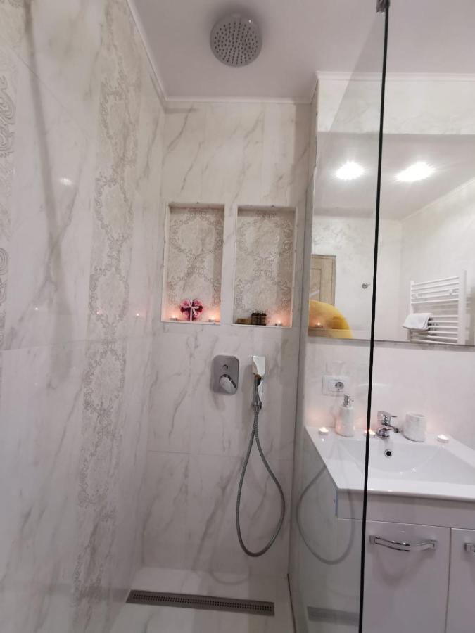 Apartament Gold Luxury Tîrgu Ocna Exteriér fotografie