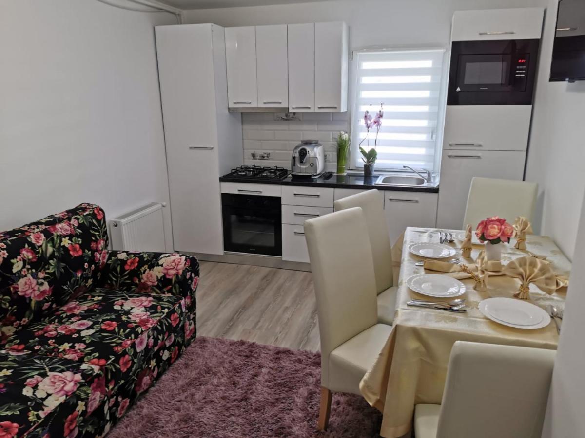 Apartament Gold Luxury Tîrgu Ocna Exteriér fotografie